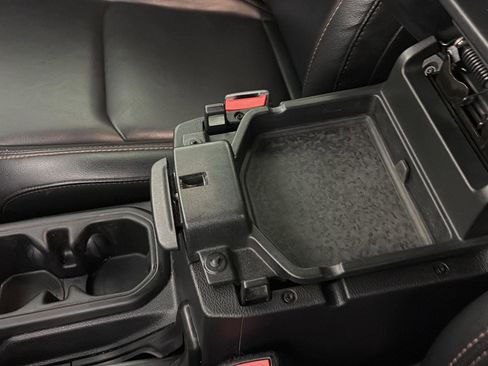 Used 2021 Jeep Wrangler Unlimited Rubicon w/ Dual Top Group AWD/4WD image 40