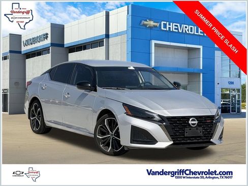 Used 2025 Nissan Altima 2.5 SR FWD image 1