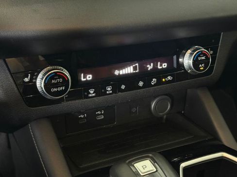 Used 2025 Mitsubishi Outlander SE FWD image 19