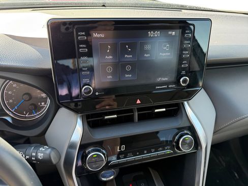 Used 2022 Toyota Venza image 12