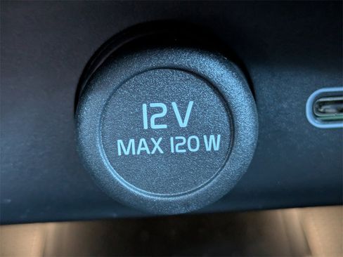 Used 2026 Volvo XC40 B4 Core image 30