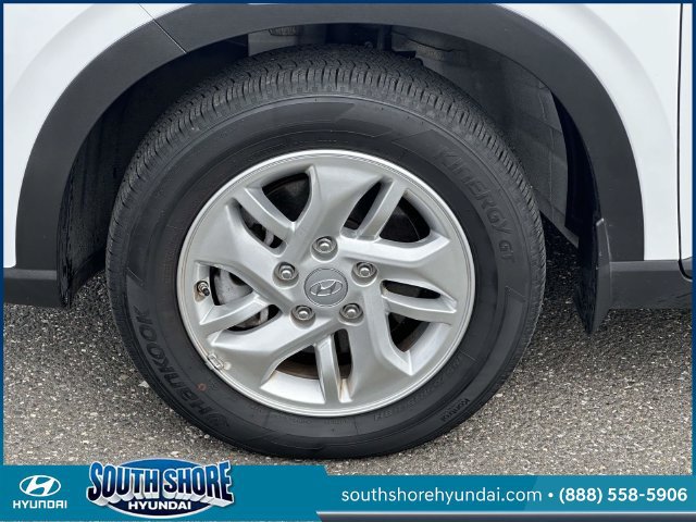Certified 2025 Hyundai Venue SE FWD image 10