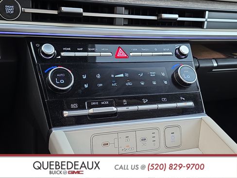 Used 2025 Hyundai Santa Fe Limited FWD image 18