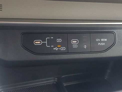 Used 2025 Kia Carnival SX Prestige FWD image 35