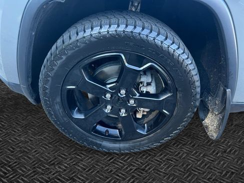 Certified 2020 Jeep Grand Cherokee Laredo AWD/4WD image 11