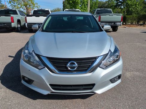 Used 2016 Nissan Altima 2.5 SV w/ Convenience Package FWD image 7