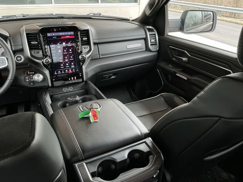 Used 2025 RAM 1500 Laramie image 16