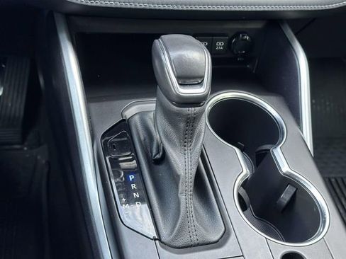 Used 2021 Toyota Highlander XLE image 21