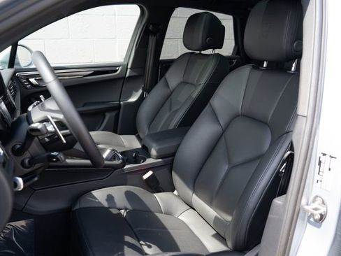 Certified 2026 Porsche Macan image 5