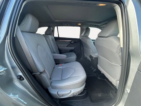 New 2026 Toyota Highlander Platinum AWD/4WD image 10