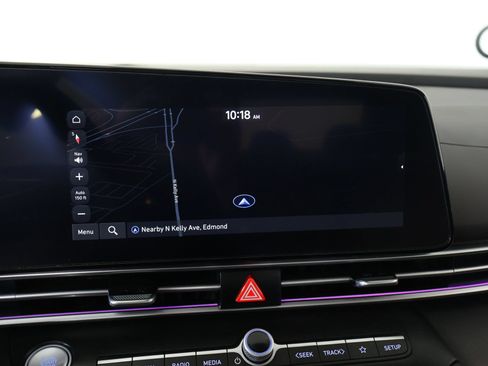 Certified 2025 Hyundai Elantra Limited FWD image 7