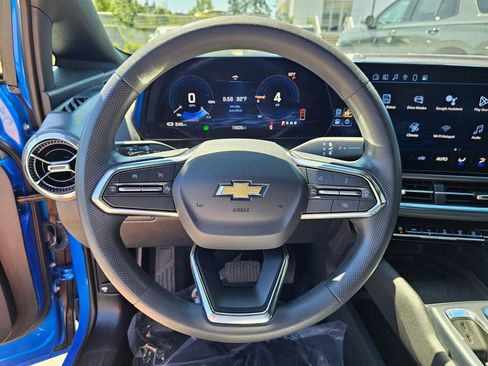 Used 2025 Chevrolet Equinox EV LT FWD image 24