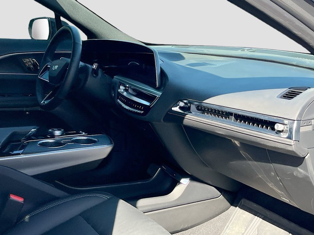Used 2025 Cadillac Lyriq Sport RWD image 28