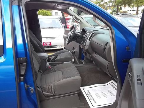 Used 2012 Nissan Frontier SV w/ SV Premium Utility Pkg AWD/4WD image 9
