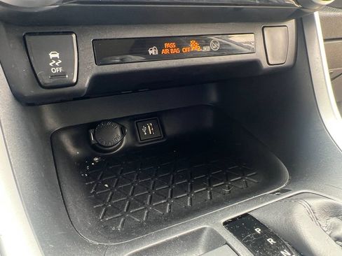 Used 2025 Toyota RAV4 XLE AWD/4WD image 19