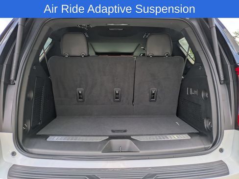 Used 2024 GMC Yukon Denali Ultimate AWD/4WD image 13