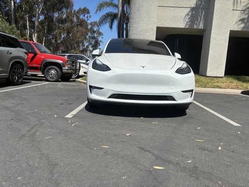 Used 2021 Tesla Model Y 2WD image 2