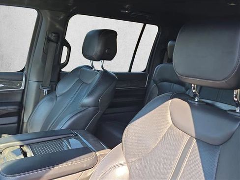 Used 2022 Jeep Wagoneer Series II image 17