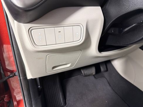 Used 2020 Kia Soul LX image 12