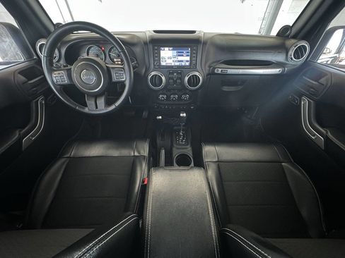 Used 2012 Jeep Wrangler Unlimited Rubicon image 27