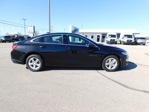 Used 2022 Chevrolet Malibu LS image 2