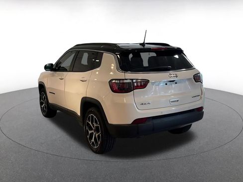 Used 2025 Jeep Compass Limited image 11