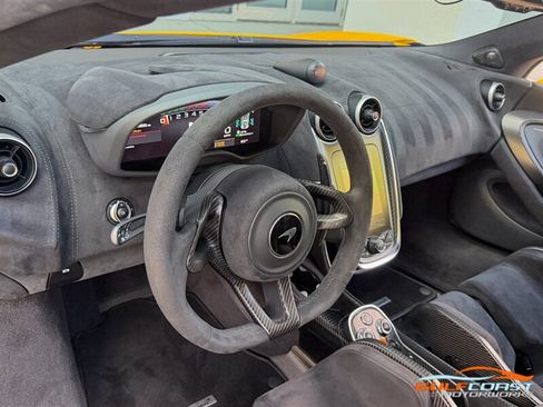 Used 2019 McLaren 600LT RWD image 30