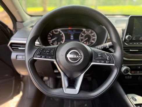 Used 2024 Nissan Altima 2.5 SV FWD image 21