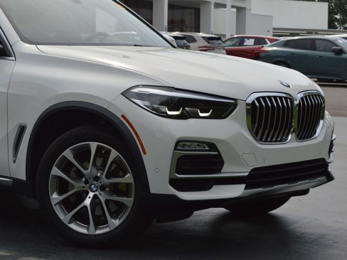 Used 2021 BMW X5 xDrive40i w/ Convenience Package AWD/4WD image 2