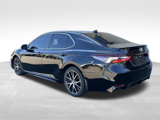 Used 2024 Toyota Camry SE FWD image 3