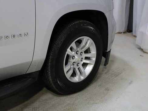 Used 2018 Chevrolet Suburban LT image 25