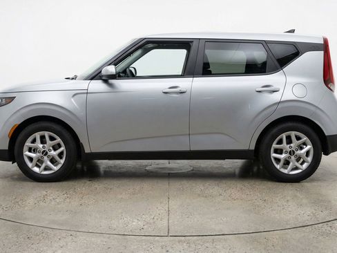 Used 2025 Kia Soul LX w/ LX Technology Package FWD image 5