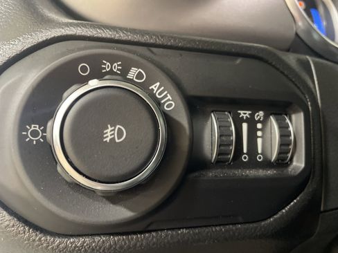 Used 2022 Jeep Wrangler Unlimited Sport image 16