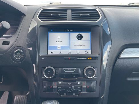 Used 2018 Ford Explorer XLT w/ Equipment Group 202A image 9