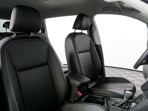 Certified 2023 Volkswagen Tiguan SE FWD image 23