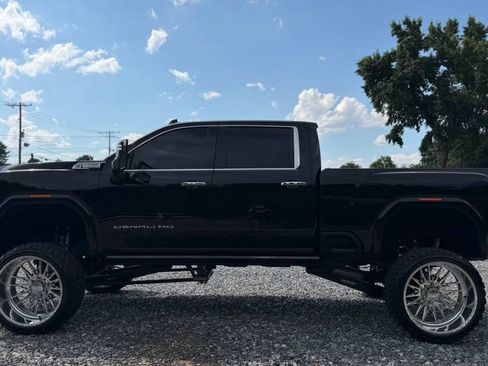 Used 2025 GMC Sierra 2500 Denali w/ Technology Package AWD/4WD image 4