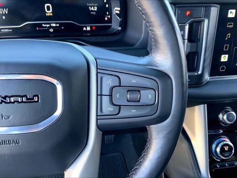 Used 2022 GMC Yukon XL Denali w/ Denali Premium Package image 20