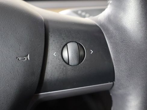 Used 2023 Tesla Model 3 Standard Range image 40