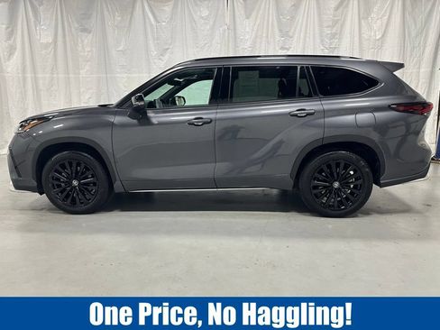 Used 2025 Toyota Highlander XSE AWD/4WD image 4