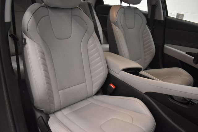 Used 2025 Hyundai Elantra Limited FWD image 6