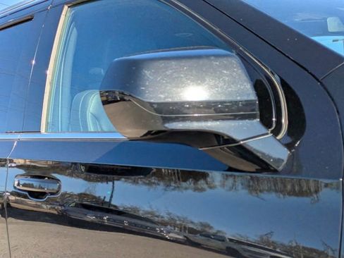 Used 2023 Chevrolet Suburban LT image 11