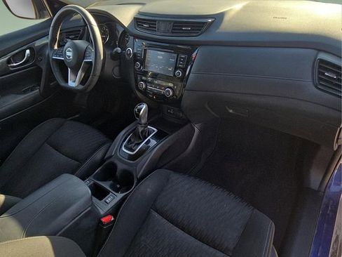 Used 2020 Nissan Rogue SV image 11