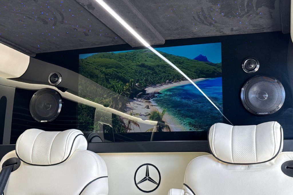 Used 2025 Mercedes-Benz Sprinter 2500 image 16