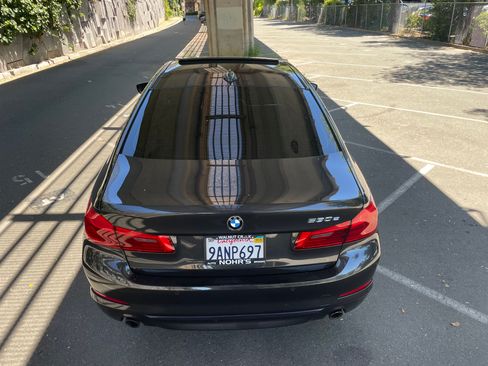 Used 2018 BMW 530e w/ Premium Package 2 RWD image 15