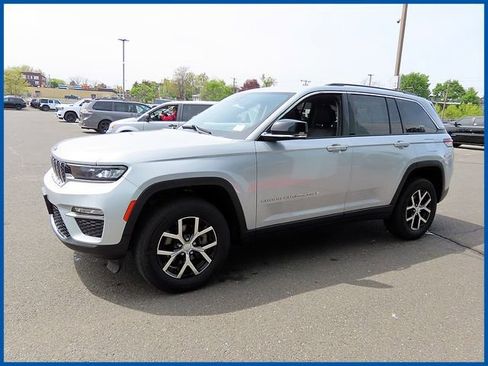 Certified 2023 Jeep Grand Cherokee Limited AWD/4WD image 3