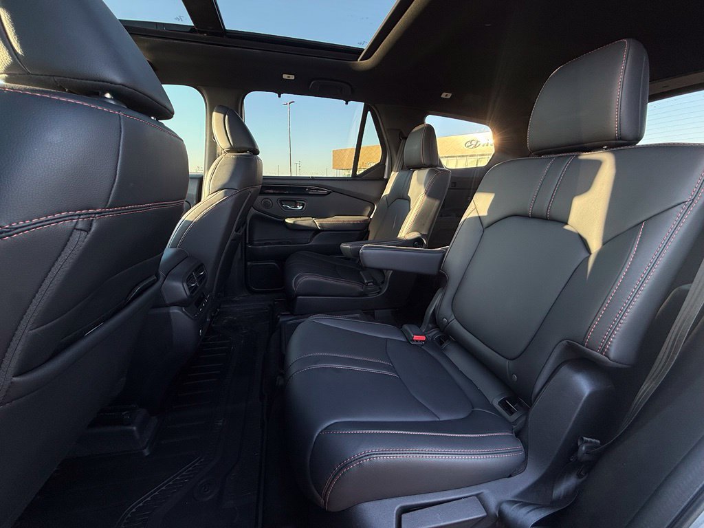 Used 2025 Honda Pilot TrailSport image 25