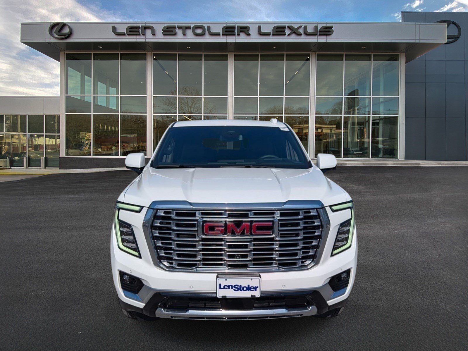 Used 2025 GMC Yukon XL Denali AWD/4WD image 8