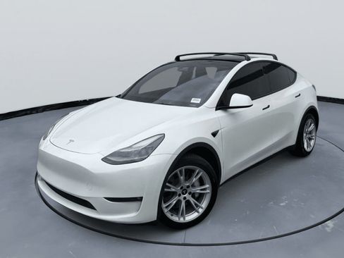 Used 2024 Tesla Model Y Long Range AWD/4WD image 1