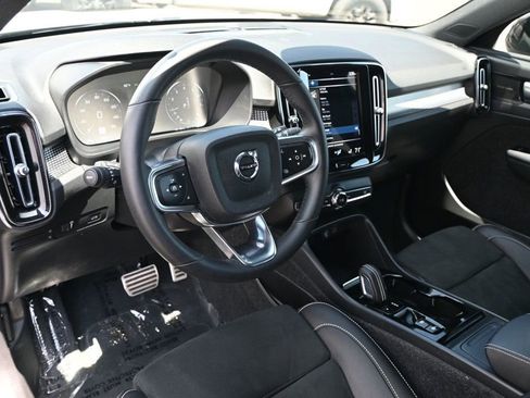 Used 2022 Volvo XC40 T5 R-Design w/ Advanced Package image 7