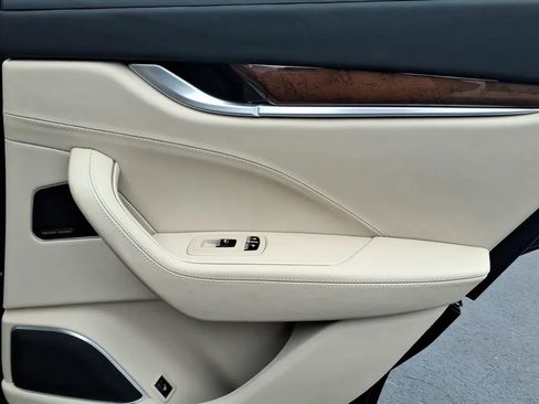 Used 2018 Maserati Levante GranLusso image 14